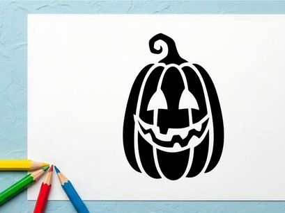 Labu Halloween dengan Wajah Ukiran dan Cahaya Lilin