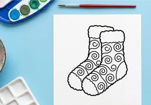 Handgezeichnete Weihnachts-Socke mit Spiralmustern und festlicher Urlaubs-Themenillustration
