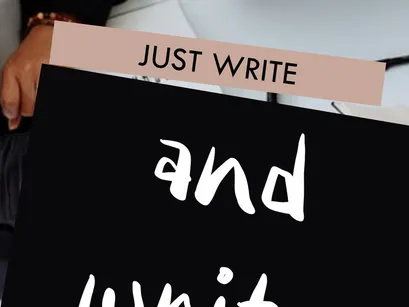 AHLOVHE – Modern Casual Handwritten Font (OTF)