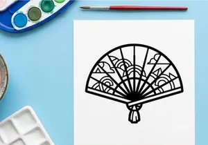 Kipas kertas hitam bergaya dengan pola renda geometris. Aksesori dekoratif vintage yang elegan untuk pesta dan acara.