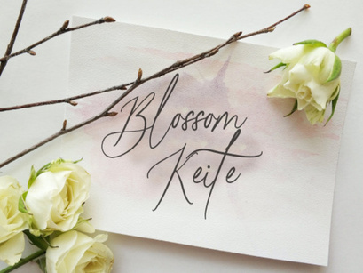 Flower Iceland Calligraphy Font