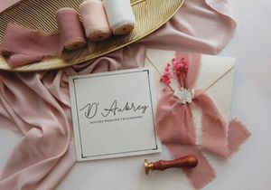 Variose - Luxe Signature Font Script