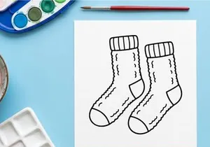 Ilustración de línea de arte de un par de calcetines de invierno acogedores para proyectos de diseño navideño.