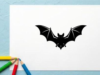 Silhouette eines Fledermaus mit ausgebreiteten Flügeln in Schwarz auf weißem Hintergrund