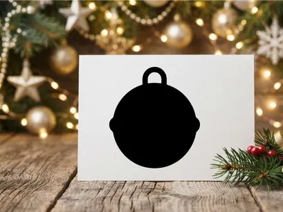 Adorno navideño de color negro mate aislado sobre fondo blanco limpio