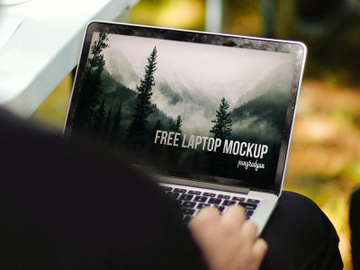 Free Laptop Screen Mockup preview picture