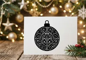 Siluet bola natal hitam dengan pola sulur bunga rumit di latar belakang putih